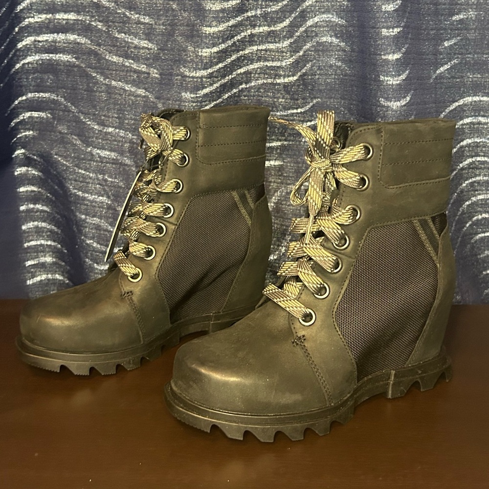 Joan of Arctic Lexi Wedge booties